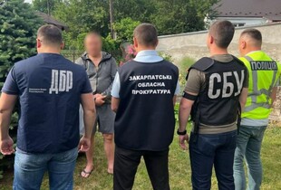 Чиновники лісгоспів та ексголова РДА отримали підозри через резиденцію Медведчука