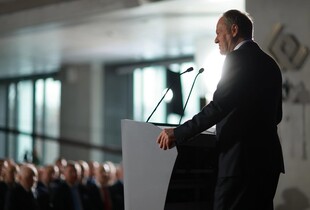 Туск розкритикував рішення Навроцького щодо Зеленського: Це тішить Путіна