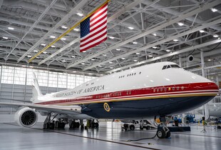 Трамп презентував подарований Катаром літак, який став новим Air Force One (відео)