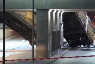 У Мюнхені зіткнулися два потяги: вагони впали з мосту, є загиблий (відео)