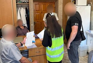 У Сумах трьох лікарів підозрюють у хабарництві за безоплатне лікування