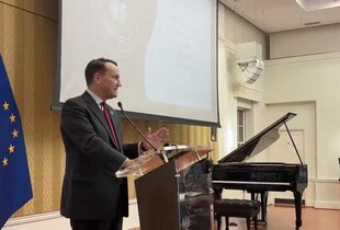 росія може влаштувати операцію “під чужим прапором” для нападу на НАТО – Сікорський