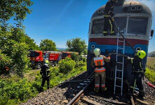 На Закарпатті під час руху загорівся локомотив дизель-поїзда (фото)