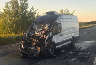 На Харківщині водій врізався в авто дорожників: постраждав робітник