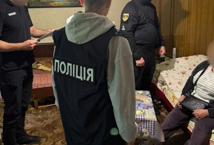 Багатодітна харків'янка змушувала свою 14-річну доньку зніматись в 