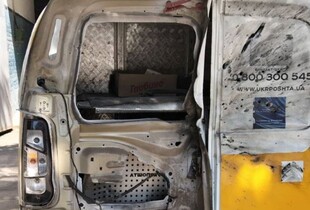 У Нікополі росіяни знищили сім автівок “Укрпошти”