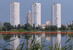Через російський удар по АЗС у Києві в Кирилівське озеро вилилось понад 350 тонн нафтопродуктів