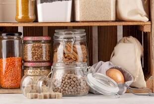 Які продукти потрібно мати вдома на випадок форс-мажорів: гайд від Розетка