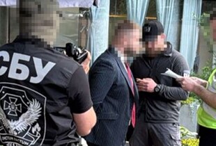 У Києві затримали адвоката, який вимагав $30 000 за 