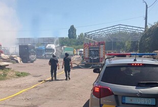 У Чернігові через удар російського БпЛА згоріло 12 автівок (фото)