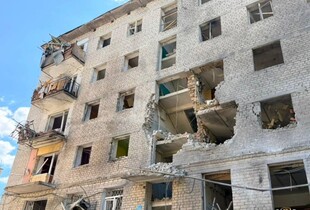 Ворог вдарив по Ізюму: дрон влучив у п’ятиповерхівку, 17 постраждалих