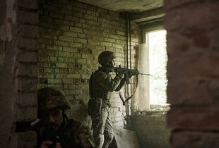 Росіян женуть на штурми під загрозою знищення власними дронами – Трегубов