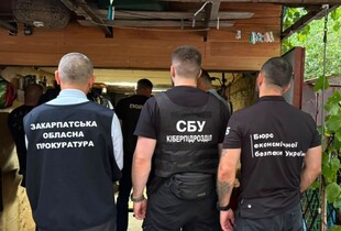 Фальшиві печатки ТЦК, МСЕК та дипустанов: на Закарпатті викрили підпільну майстерню
