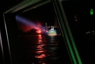 Ворог вдрив по судну у Чорному морі: прикордонники врятували 16 членів екіпажу