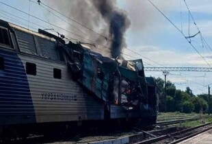 Росіяни завдали удару дроном по пасажирському поїзду на Дніпропетровщині - УЗ