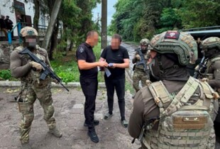 Двоє військовоих медичної роти полку 