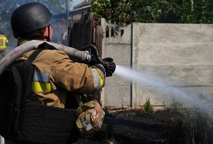 Ворог масовано атакував Миколаїв: пошкоджені житлові будинки, підприємство і порт
