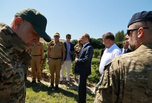 Туск на місці прильоту ракети: 