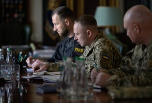 Зеленський провів першу Ставку за участі Головнокомандувача Драпатого: подробиці