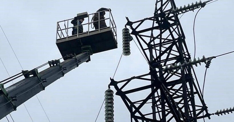 В шістьох областях сталися знеструмлення через удари рф: чи планують застосовувати відключення світла