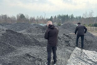 Неякісне вугілля для лікарень і училищ під час блекаутів: учасникам організованої групи вручили підозри