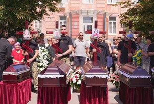 У Радушному прощаються з родиною Воронових, яку вбила ракета рф 30 липня
