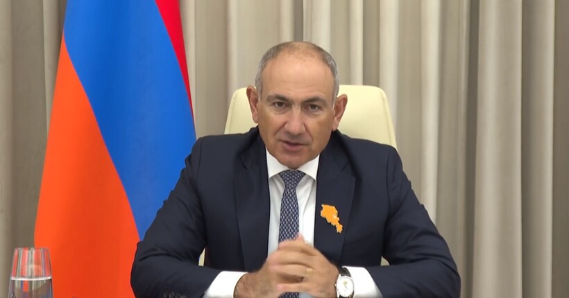 Пашинян з урядом Вірменії пішли у відставку