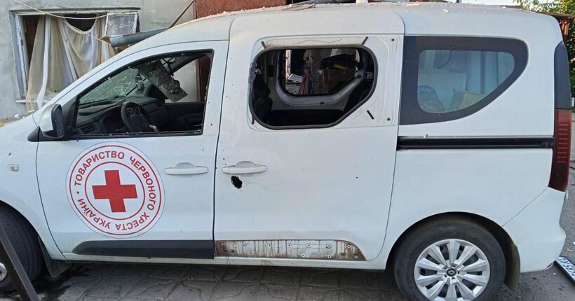 Окупанти вдарили КАБами по Запоріжжю: пошкоджено авто Червоного Хреста