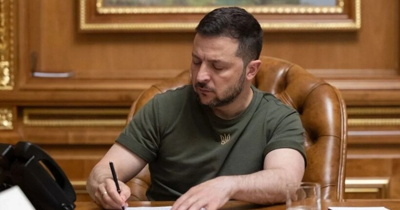 Президент продовжив кадрові зміни: звільнив п'ять послів і постпреда при ЮНЕСКО