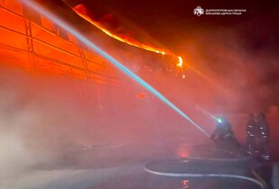 У передмісті Дніпра після атаки палають склади: що відомо