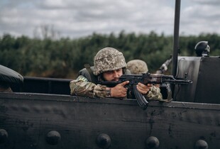 Ворог тисне на трьох напрямках, подвоївши використання дронів – НГУ