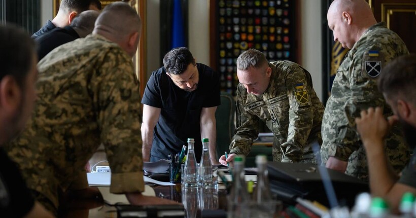 Зеленський повідомив про результати наради за участю військового командування, МО, СБУ, ГУР