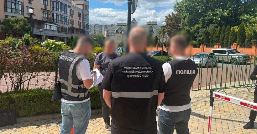 Служба у тилу за $26 000: у Києві викрили групу корупціонерів