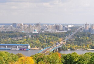 У Києві чотири дні частково обмежуватимуть рух мостом Метро