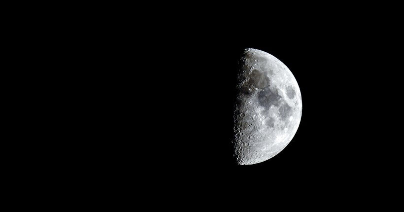 З’явилися знімки Місяця після падіння уламків ракети SpaceX