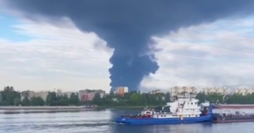 Зеленський підтвердив ураження двох російських НПЗ за ніч