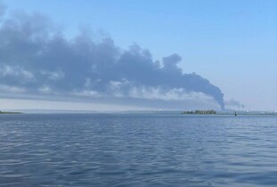 В росії прозвучали вибухи: горить одразу два НПЗ