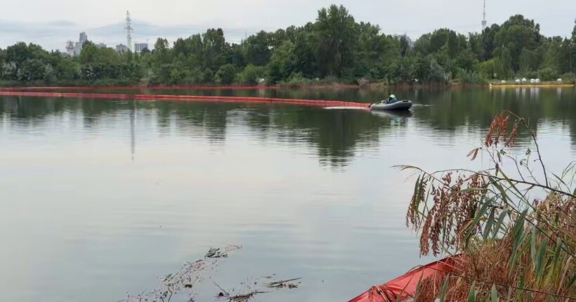 У Києві повторно забруднені озеро Кирилівське і струмок Сирець після обстрілу