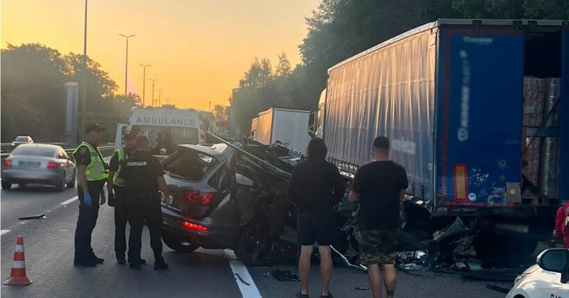 На Житомирському шосе у Києві сталась смертельна ДТП, в якій загинула 27-річна жінка і дитина