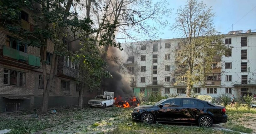 Війська рф атакували Запоріжжя КАБами вранці 10 серпня: кількість постраждалих зросла до 13 осіб
