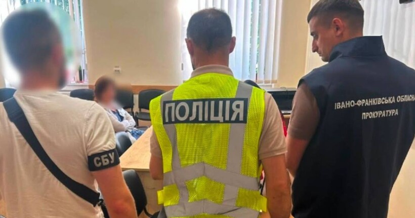 В Івано-Франківську лікарка військової поліклініки вимагала $5000 у пораненого бійця