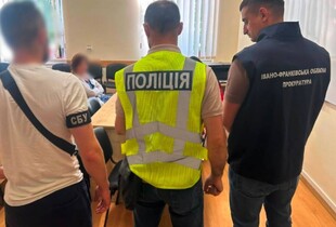 В Івано-Франківську лікарка військової поліклініки вимагала $5000 у пораненого бійця