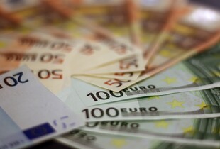 НБУ послабив валютні обмеження: українцям підняли одразу кілька лімітів