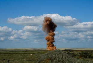 На Київщині після ранкової атаки БпЛА спалахнули склади, є поранений