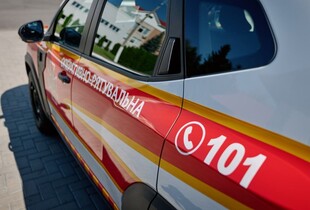 На Сумщині восьмирічний хлопчик приніс додому вибухонебезпечний предмет, після чого відбулась детонація: є поранені