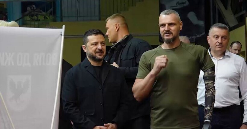 Зеленський розпочав візит на Прикарпаття: вшанував загиблих захисників та зустрівся з ветеранами