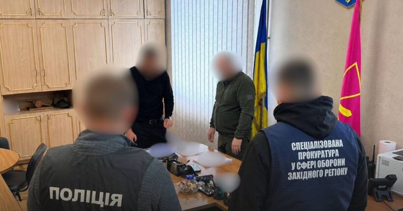 Правоохоронці викрили масштабні махінації в ТЦК у трьох областях: подробиці