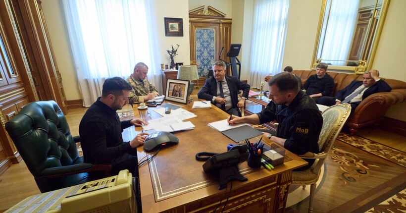 Зеленський провів двогодинну розмову з Макроном: про що домовились лідери
