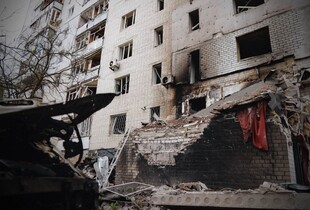 Росіяни атакували безпілотником багатоповерхівку у Чернігові: постраждали 20 людей, зокрема і двоє дітей