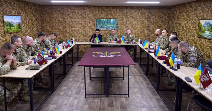 Зеленський та Драпатий відвідали воїнів на Олександрівському напрямку (відео)